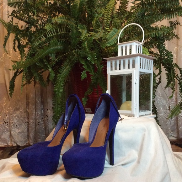 SHOES... - Picture 9 of 11